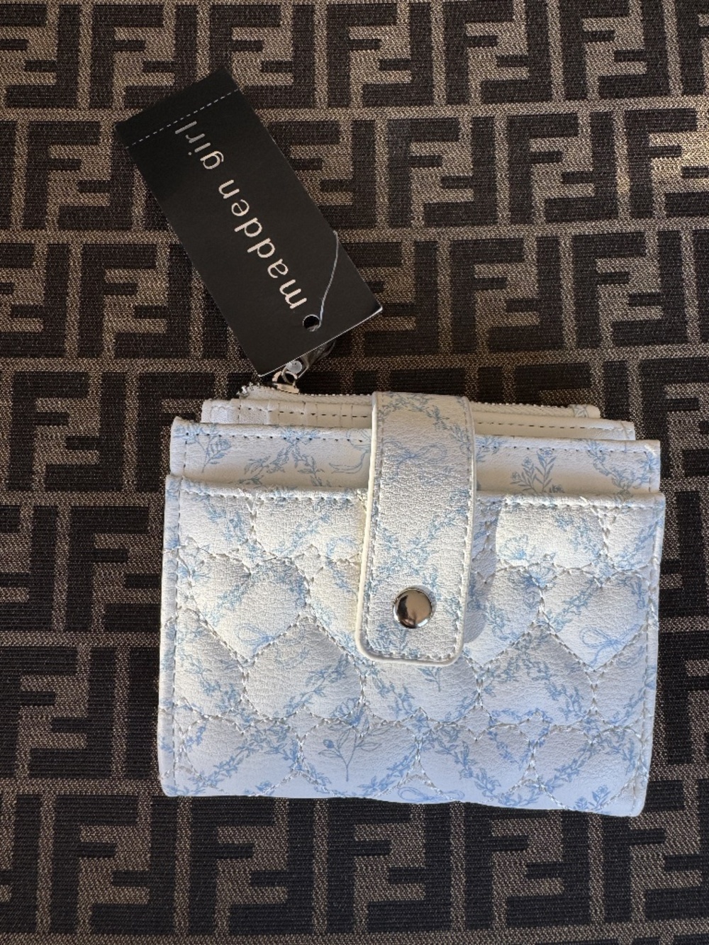 Madden Girl White & Blue Floral Heart wallet